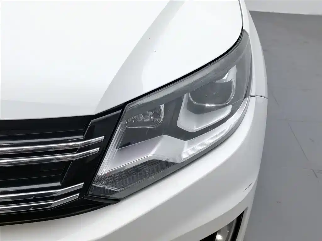 Volkswagen Tiguan 2015 1.8TSI AT Luxury