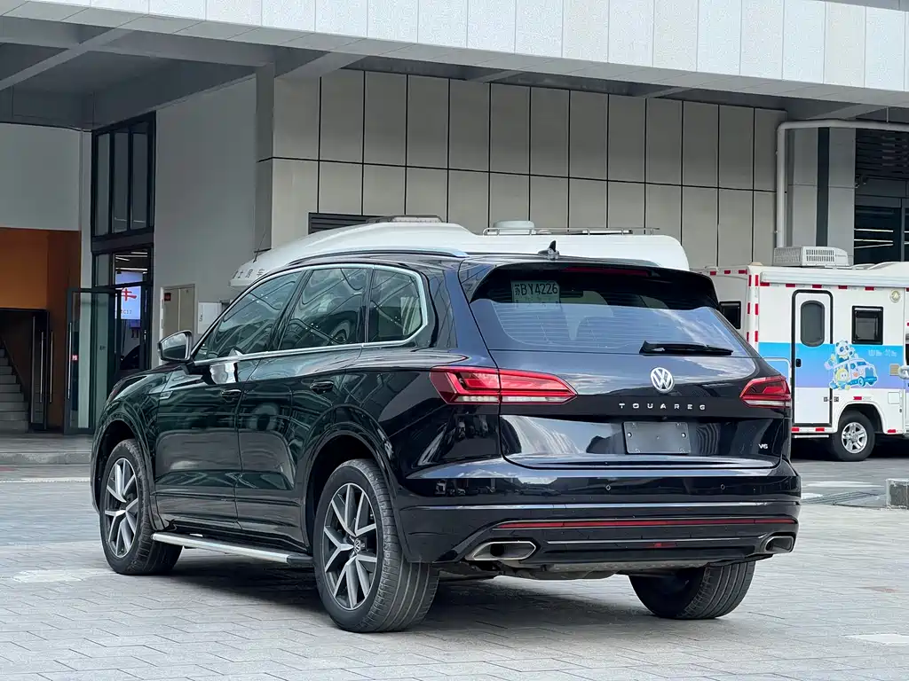 VOLKSWAGEN TOUAREG