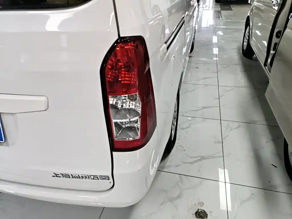 Wuling Rongguang V — миниатюра 8