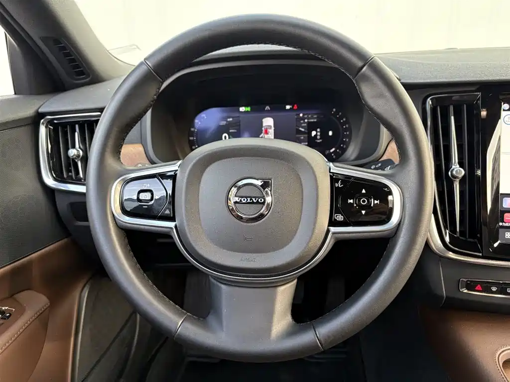Volvo S90 2025 B5 Luxury