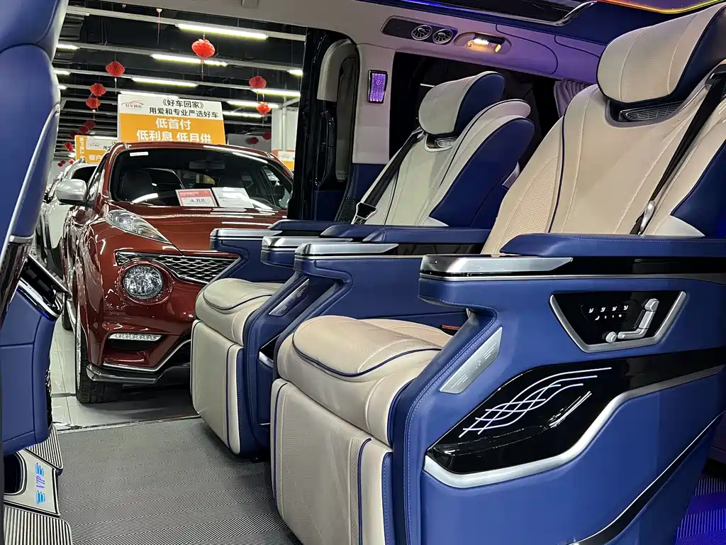 Mercedes-Benz Vito 2023 2.0T 7 мест