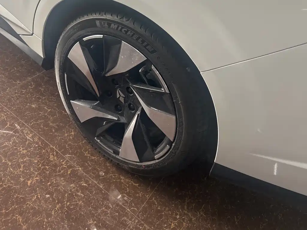 Lingxi L 2025 +