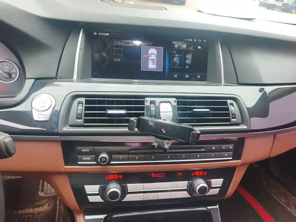 BMW 5 Series — миниатюра 13