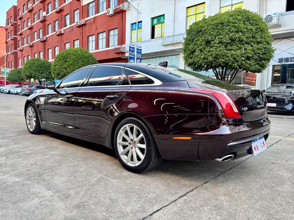 Jaguar XJ — миниатюра 19