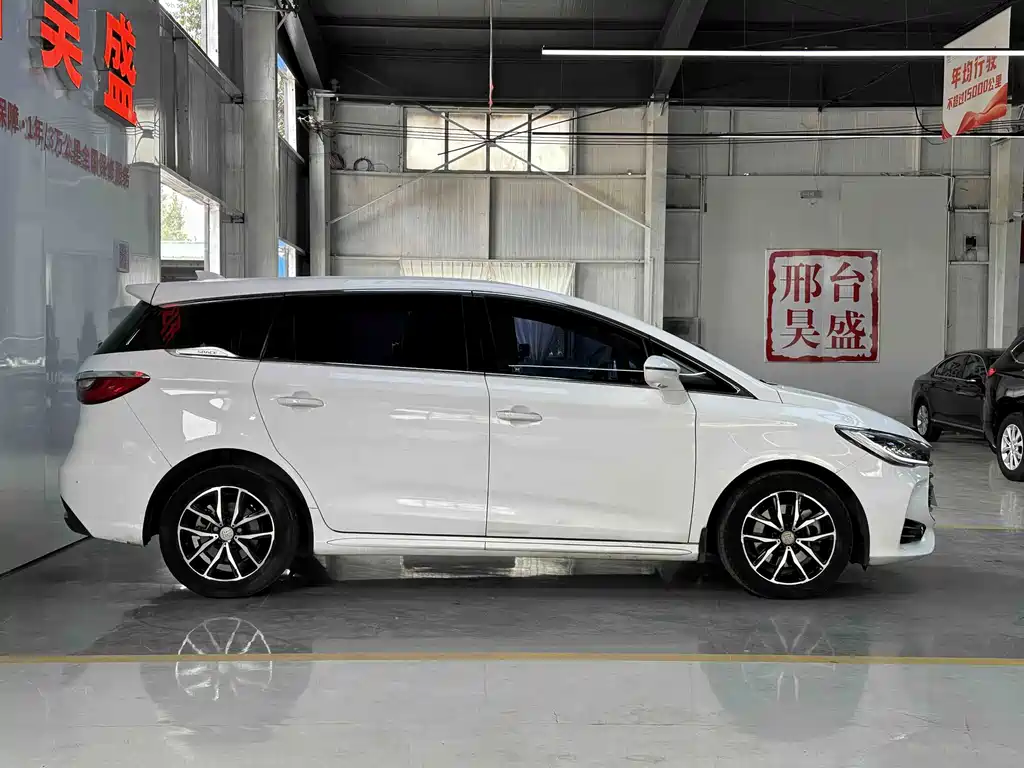 BYD MAX — миниатюра 5