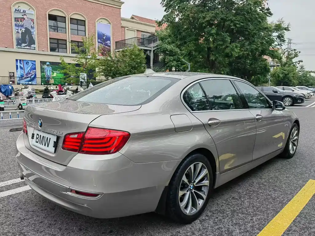 BMW 5 Series — миниатюра 9