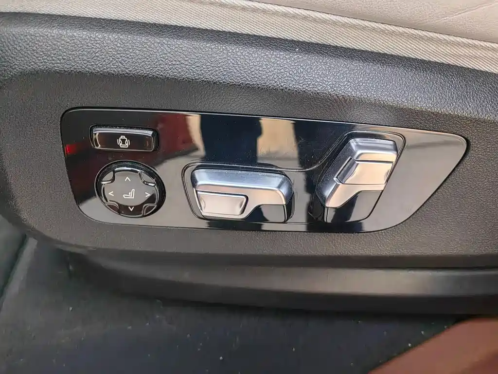 BMW XM — миниатюра 18