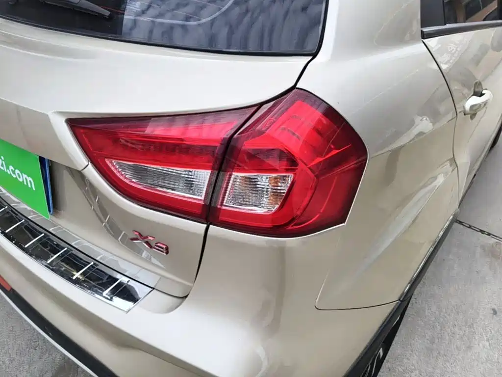 Geely Vision X3 — миниатюра 8