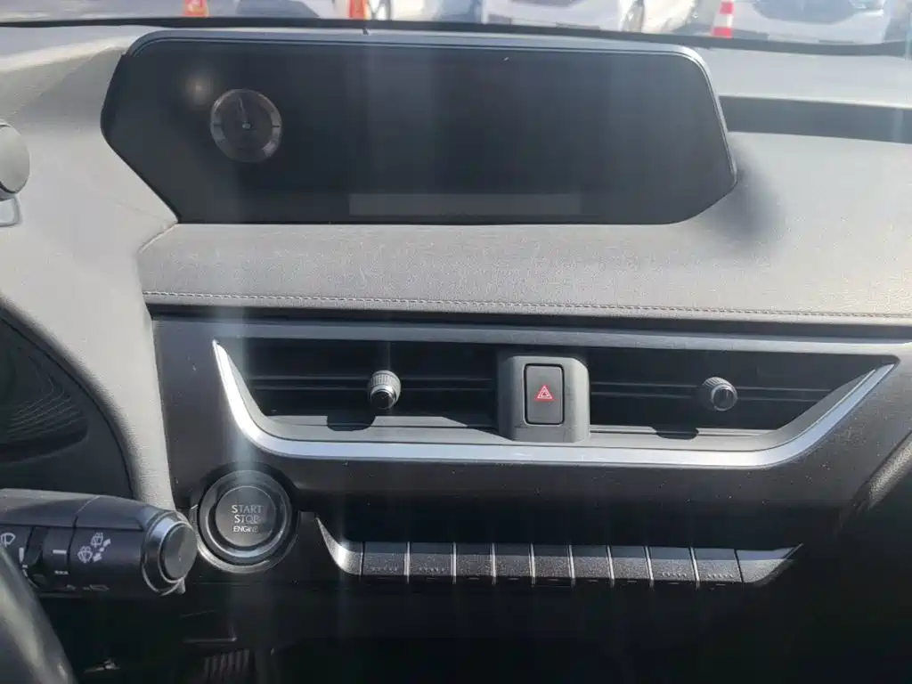 Lexus UX — миниатюра 13