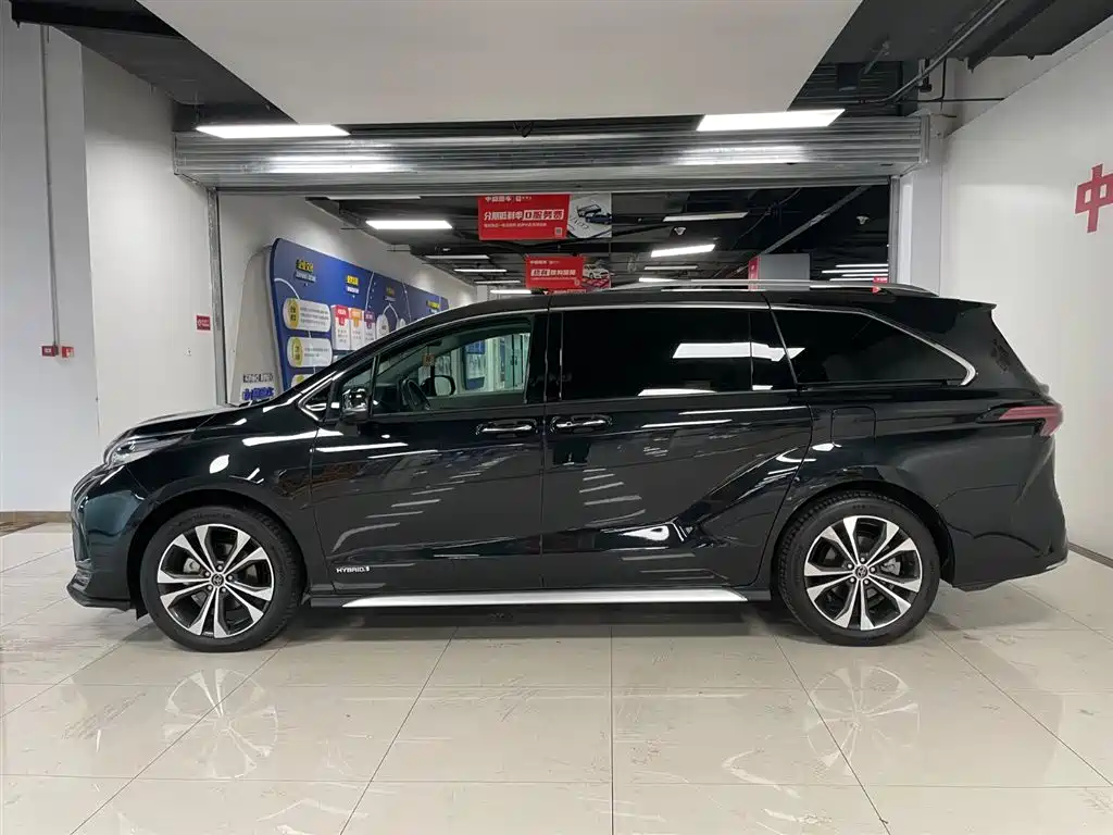 Toyota Granvia 2023 2.5L Luxury PLUS