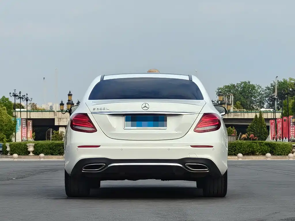 Mercedes-Benz E-Class — миниатюра 5