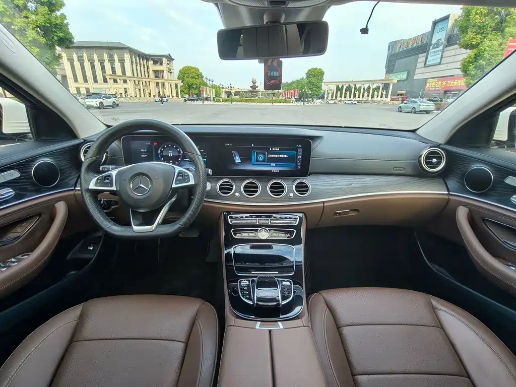 Mercedes-Benz E-Class — миниатюра 17