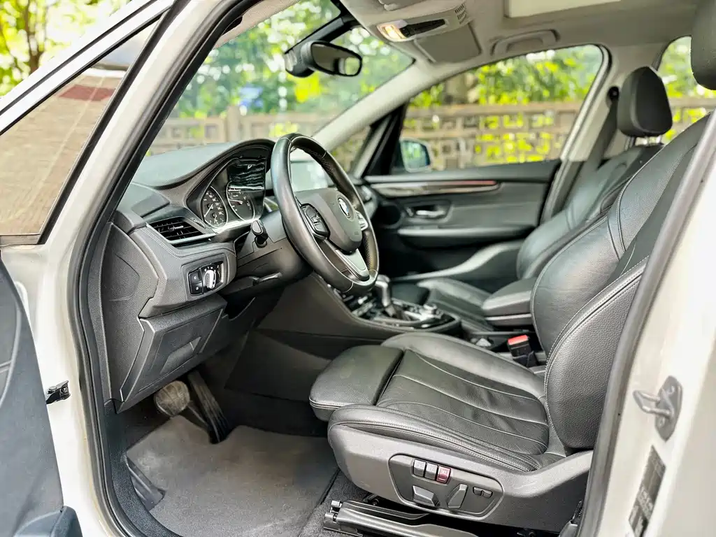BMW 2 Series Active Tourer (Import) — миниатюра 10