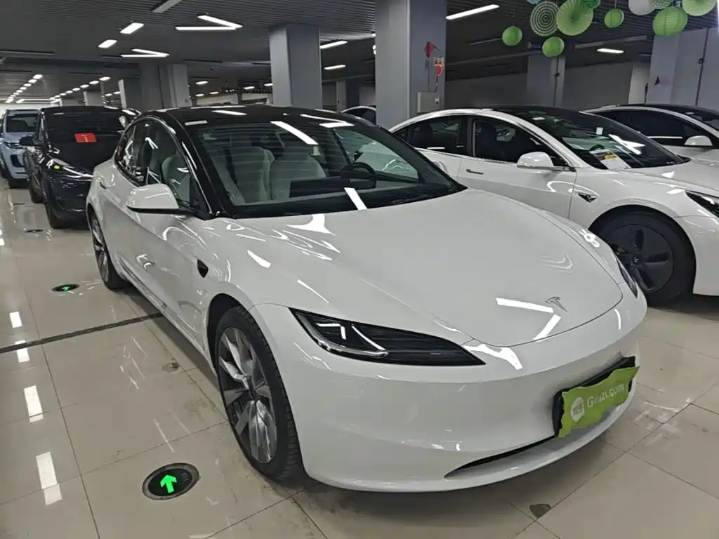 Tesla Model 3 — миниатюра 4