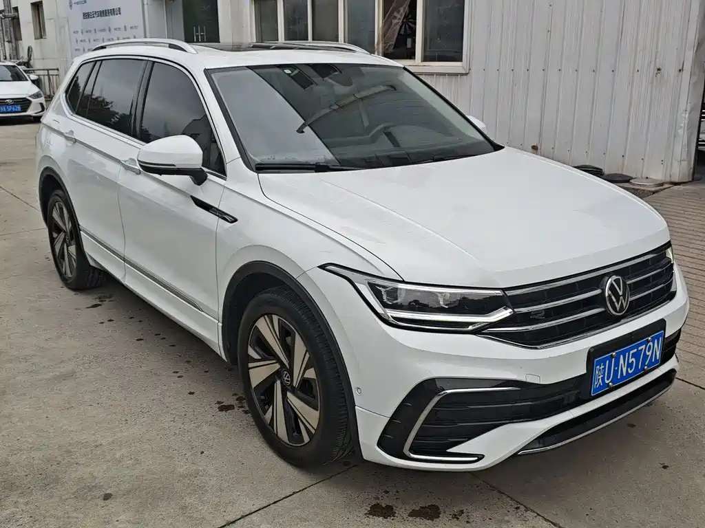 Volkswagen Tiguan L — миниатюра 2