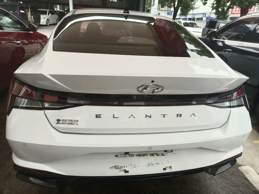 Hyundai Elantra 2021 — фото 12