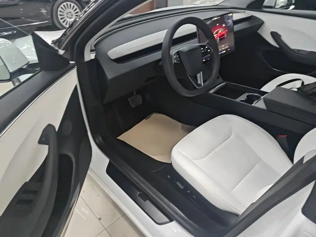 Tesla Model 3 — миниатюра 15