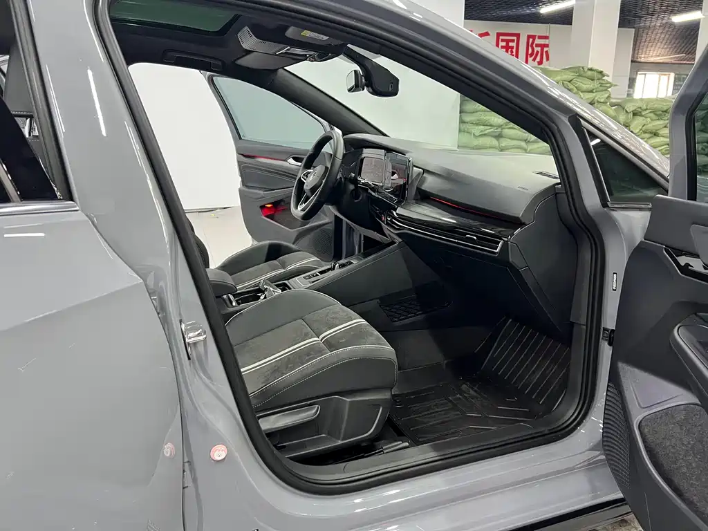 Volkswagen Golf — миниатюра 23