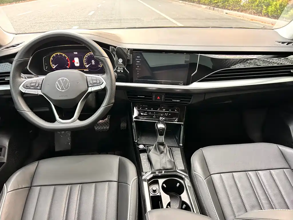 Volkswagen Passat 2022 330TSI Elite