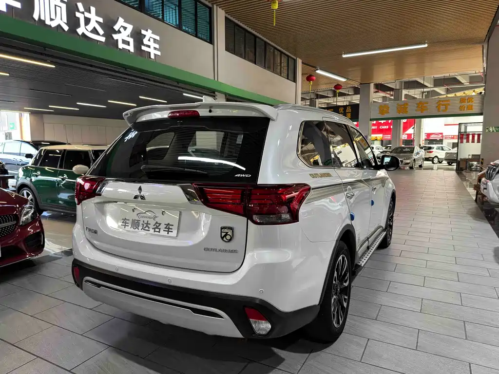 Mitsubishi Outlander — миниатюра 6