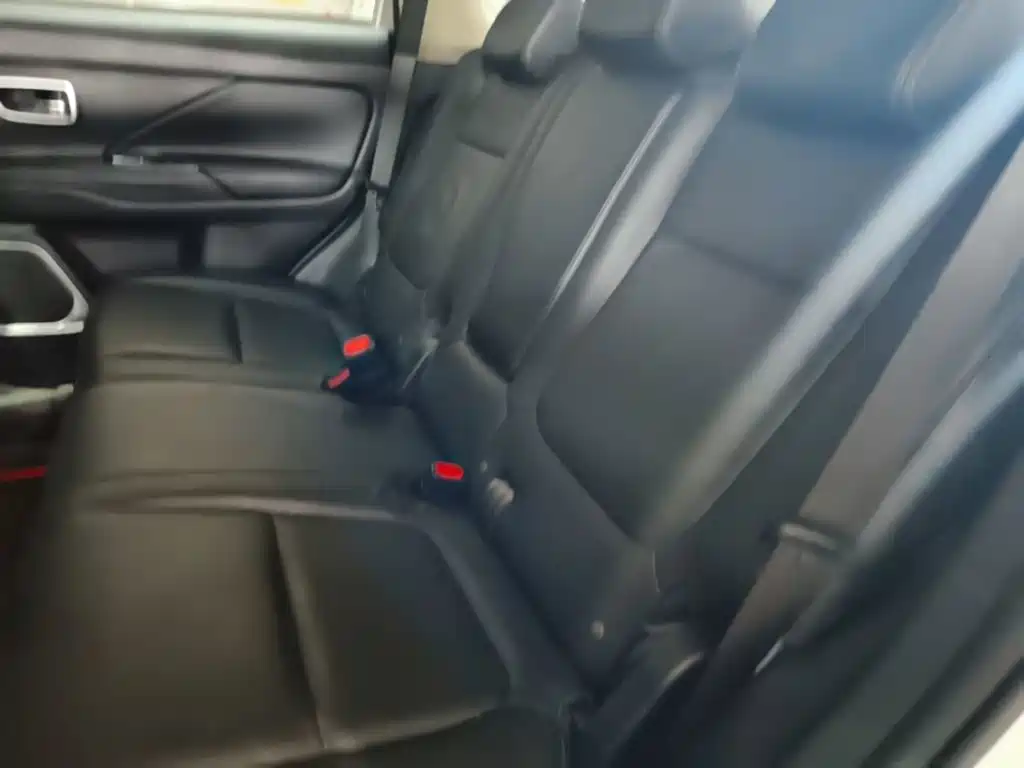 Mitsubishi Outlander — миниатюра 17