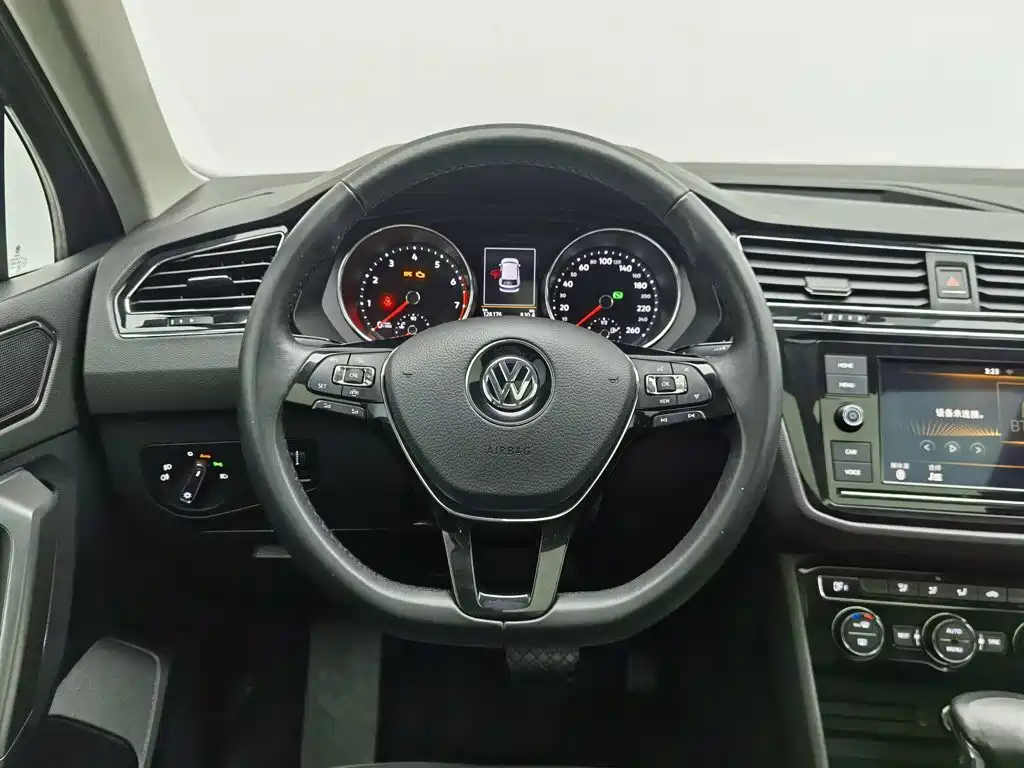 Volkswagen Tiguan L — миниатюра 11