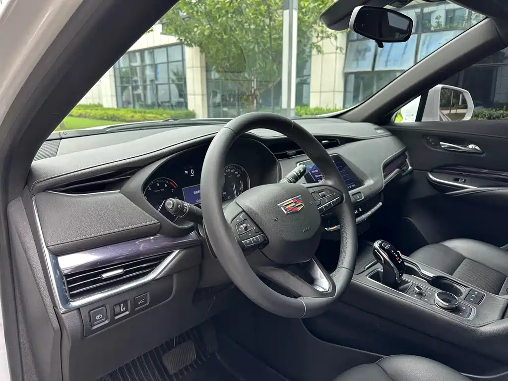 Cadillac XT4 — миниатюра 5
