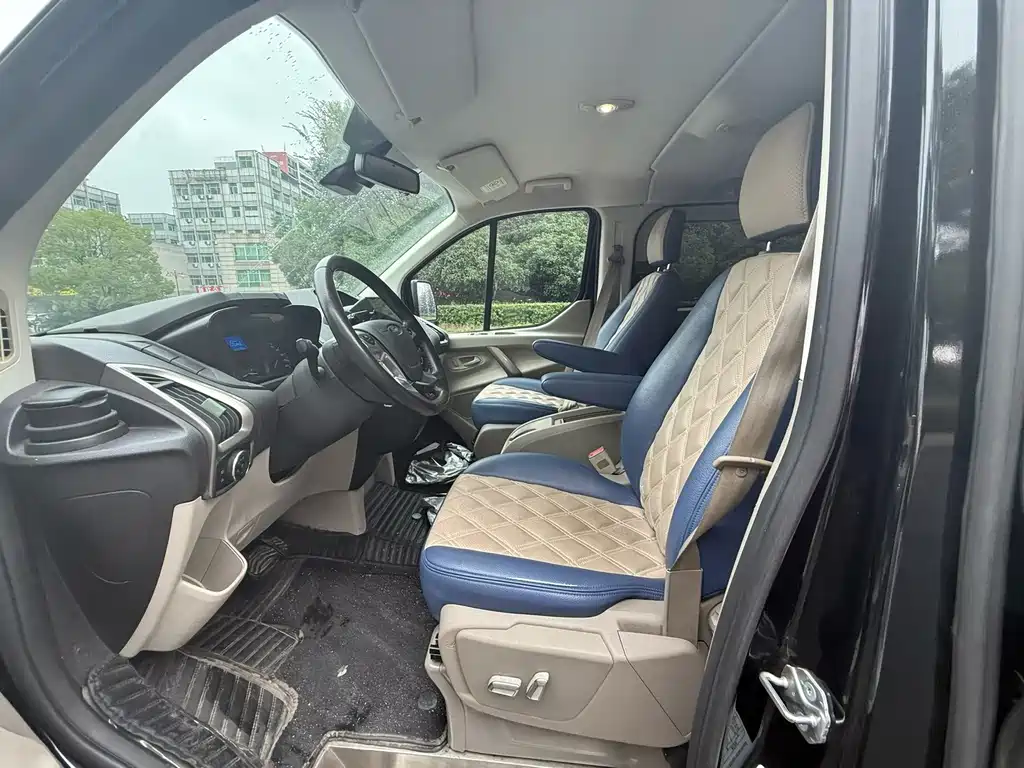 Ford Tourneo — миниатюра 4