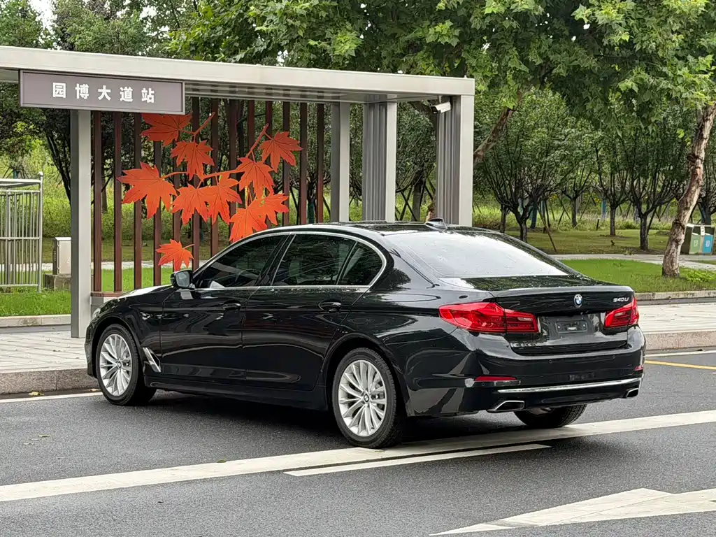 BMW 5 Series — миниатюра 9