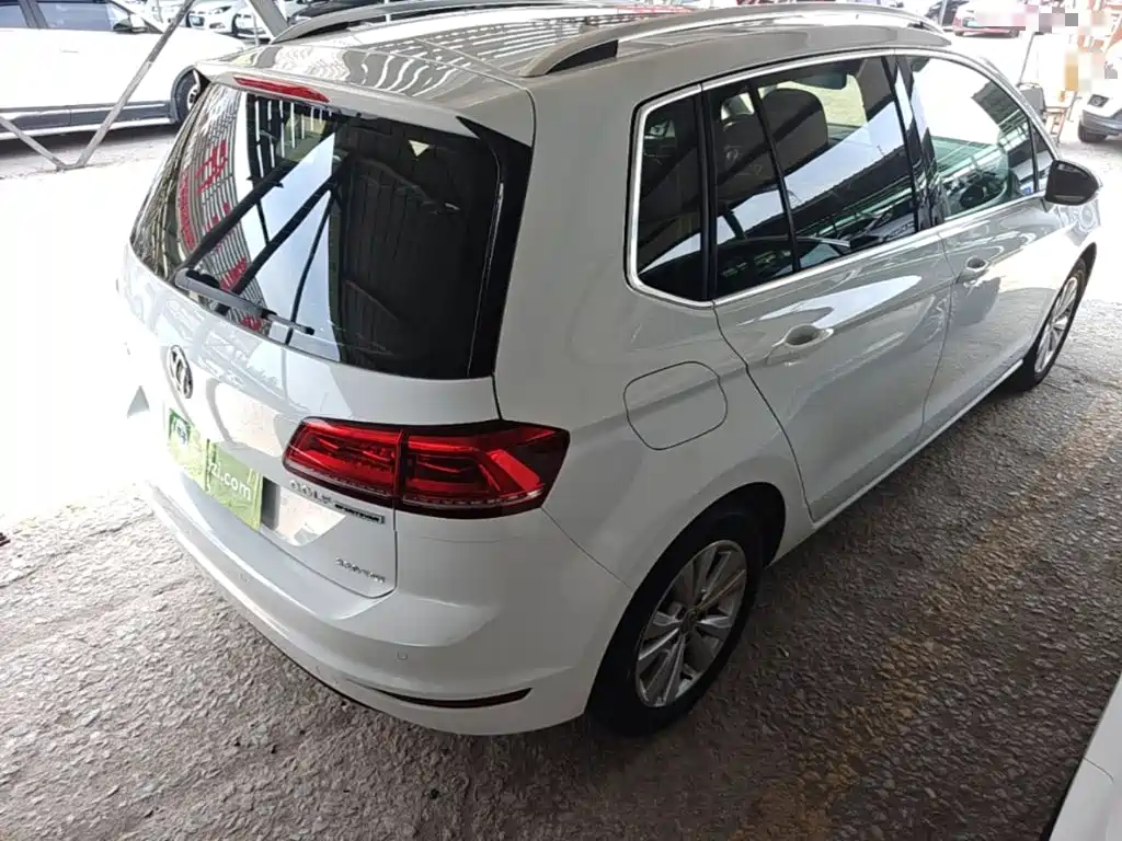 Volkswagen Golf · 2018 230TSI AT
