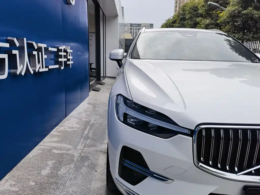 Volvo XC60 2024 B5 Luxury