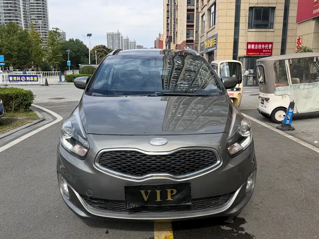 Kia Carens — миниатюра 2