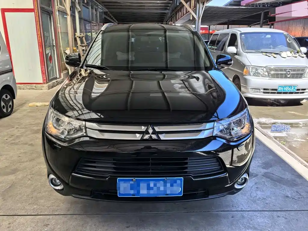 Mitsubishi Outlander (Import) — миниатюра 2