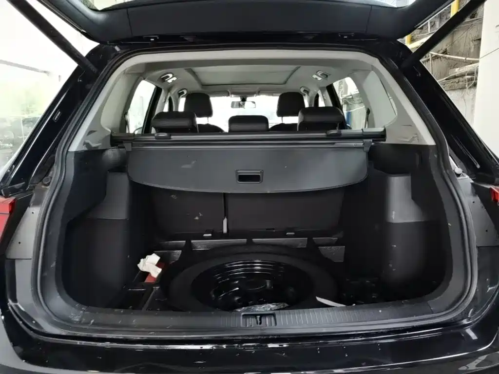 Volkswagen Tiguan L — миниатюра 19