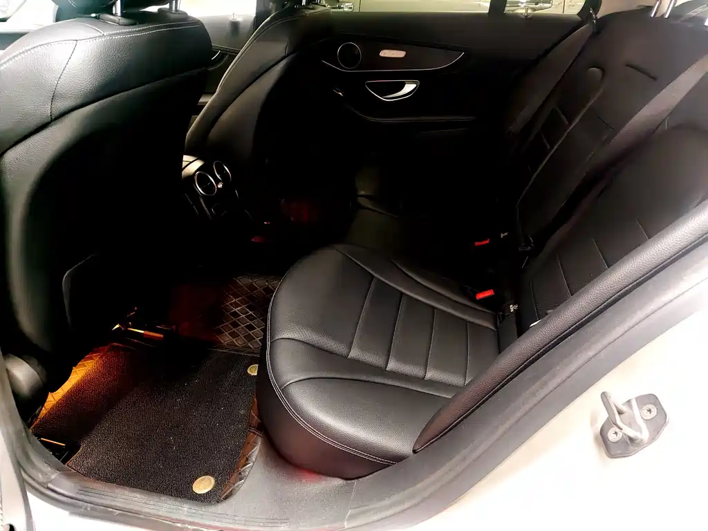 Mercedes-Benz C-Class — миниатюра 6