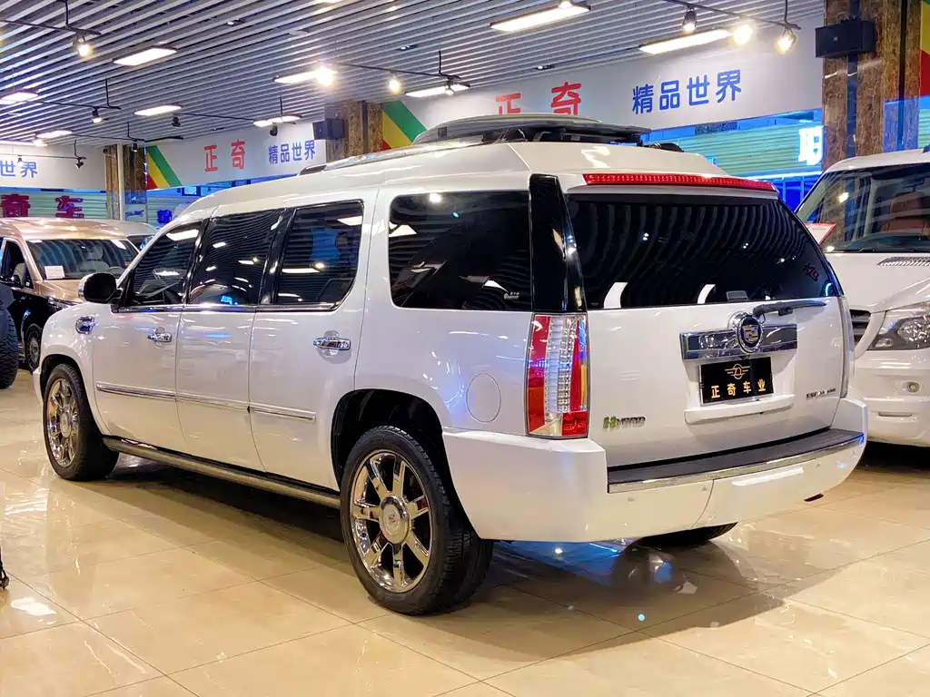 Cadillac Escalade — миниатюра 4