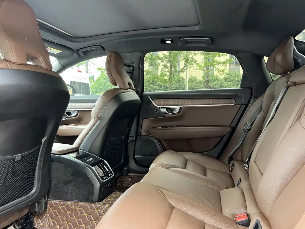 Volvo S90 2024 B5 Luxury