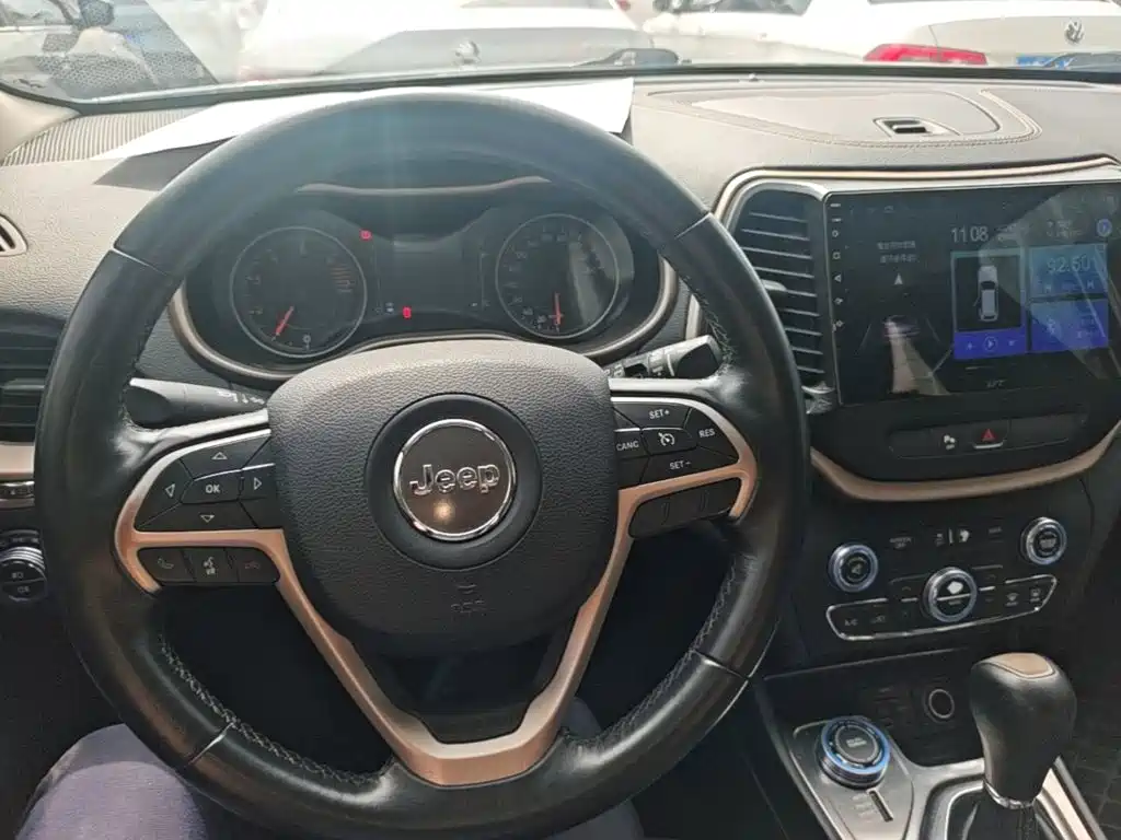 Jeep Cherokee — миниатюра 11