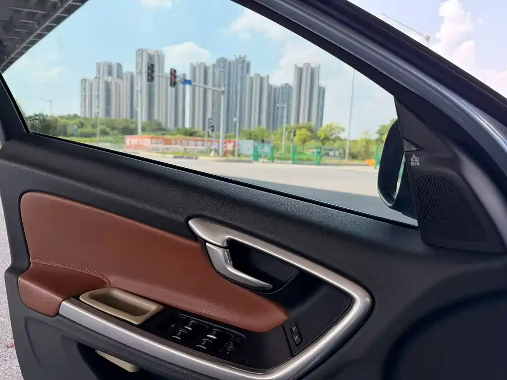 Volvo S60 — миниатюра 9