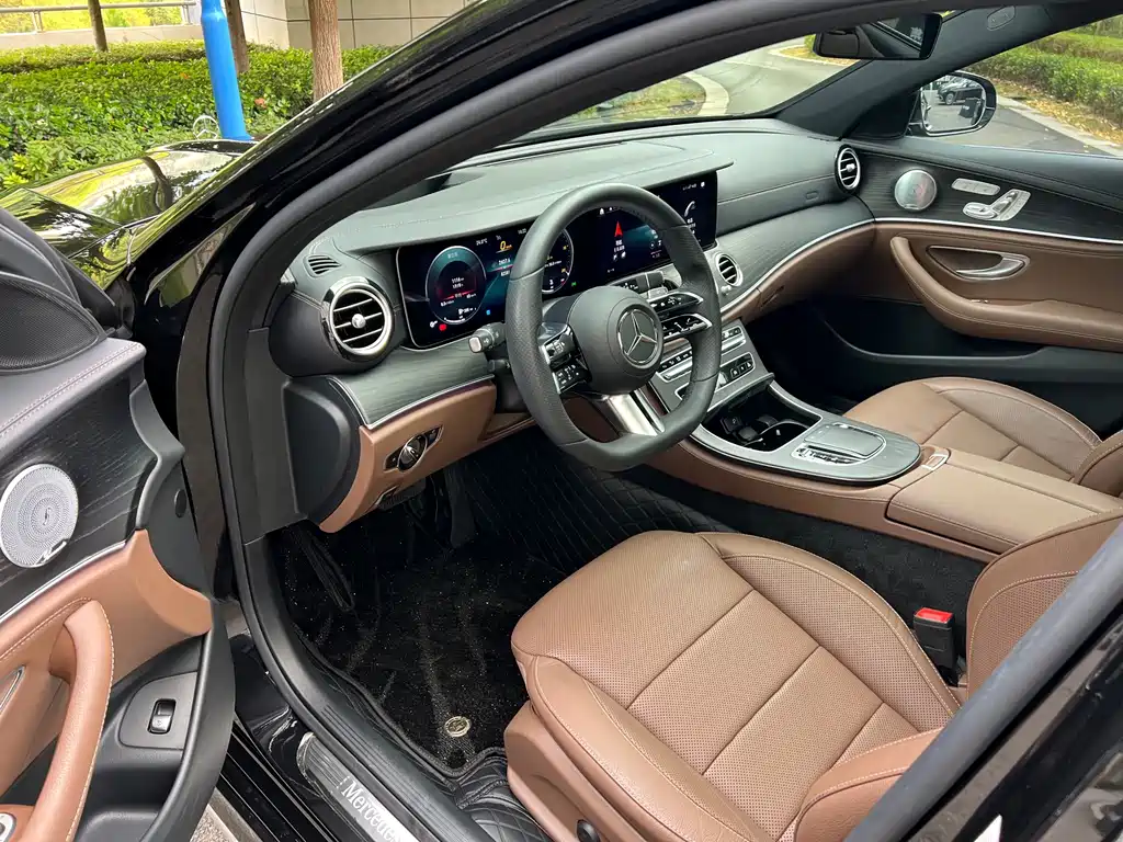 Mercedes-Benz E-Class — миниатюра 6