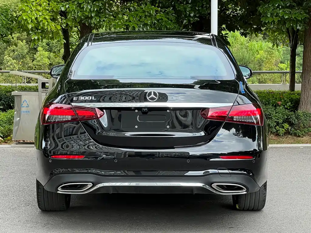 Mercedes-Benz E-Class — миниатюра 8