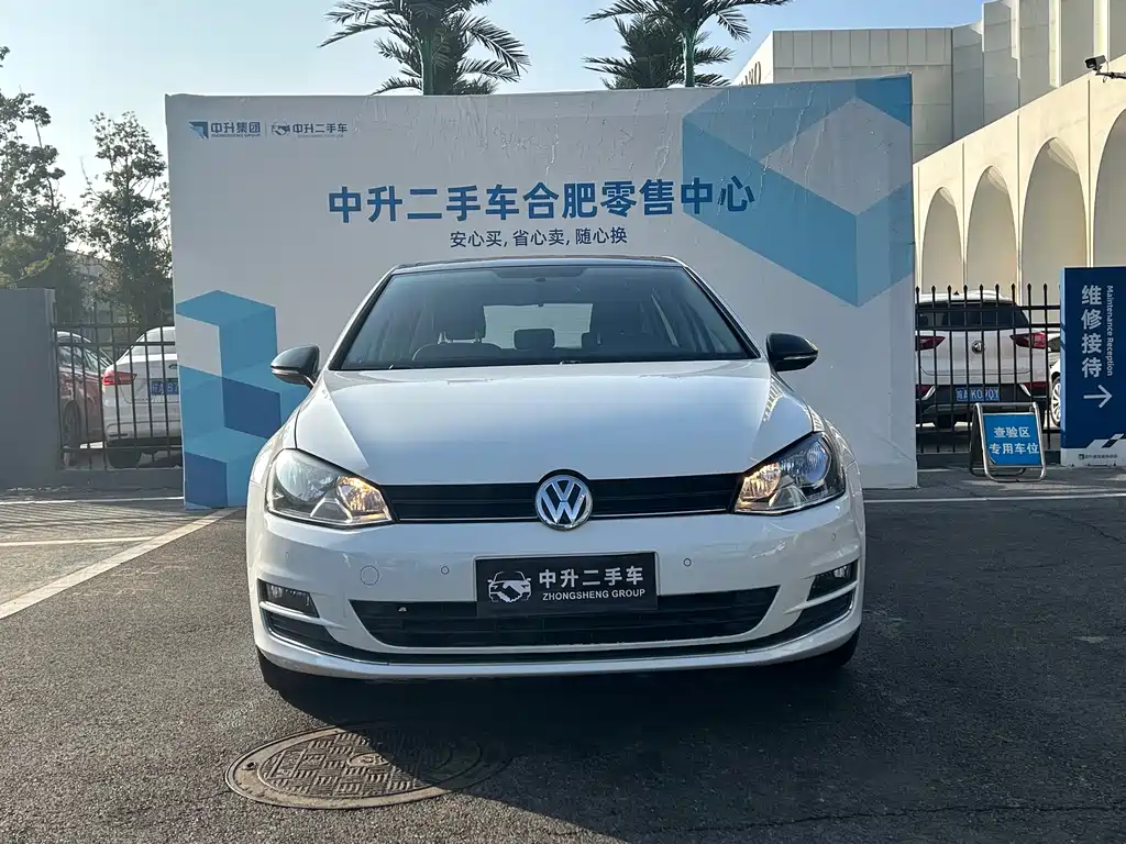 VOLKSWAGEN GOLF