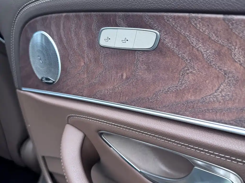 Mercedes-Benz E-Class — миниатюра 15