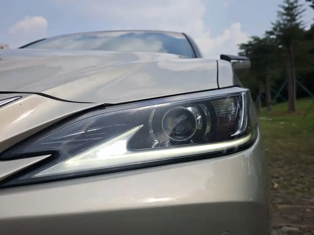 Lexus ES — миниатюра 6