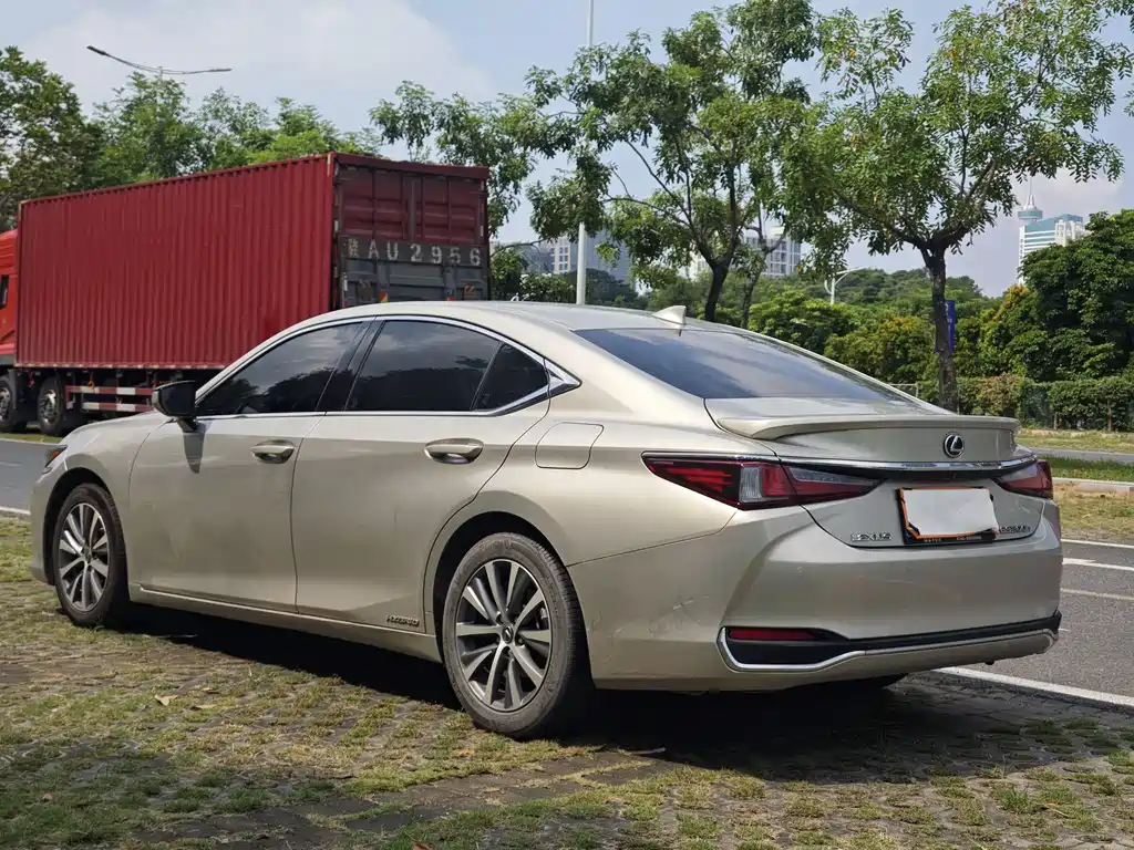 Lexus ES — миниатюра 8