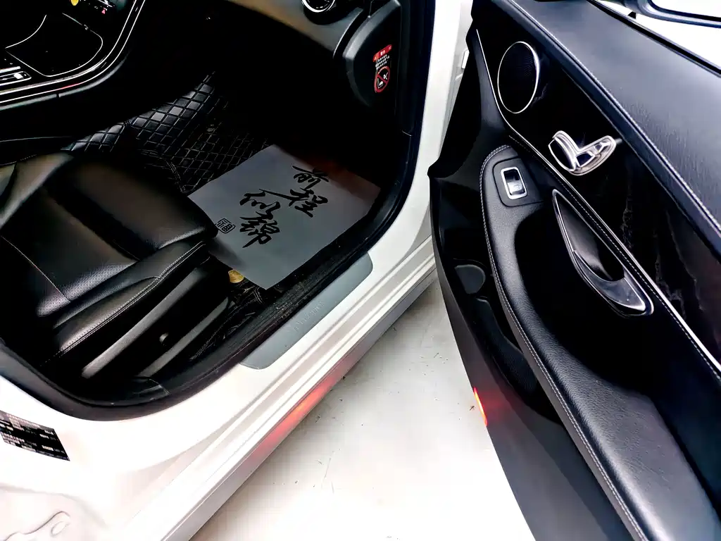 Mercedes-Benz C-Class — миниатюра 12