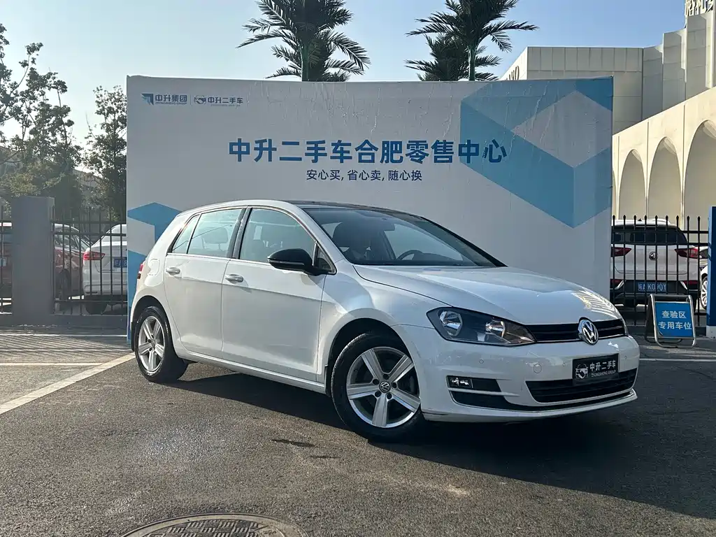 VOLKSWAGEN GOLF