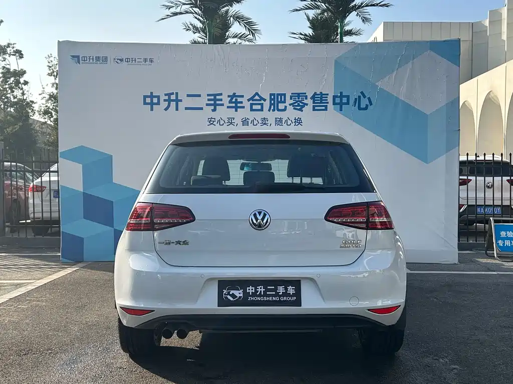 VOLKSWAGEN GOLF