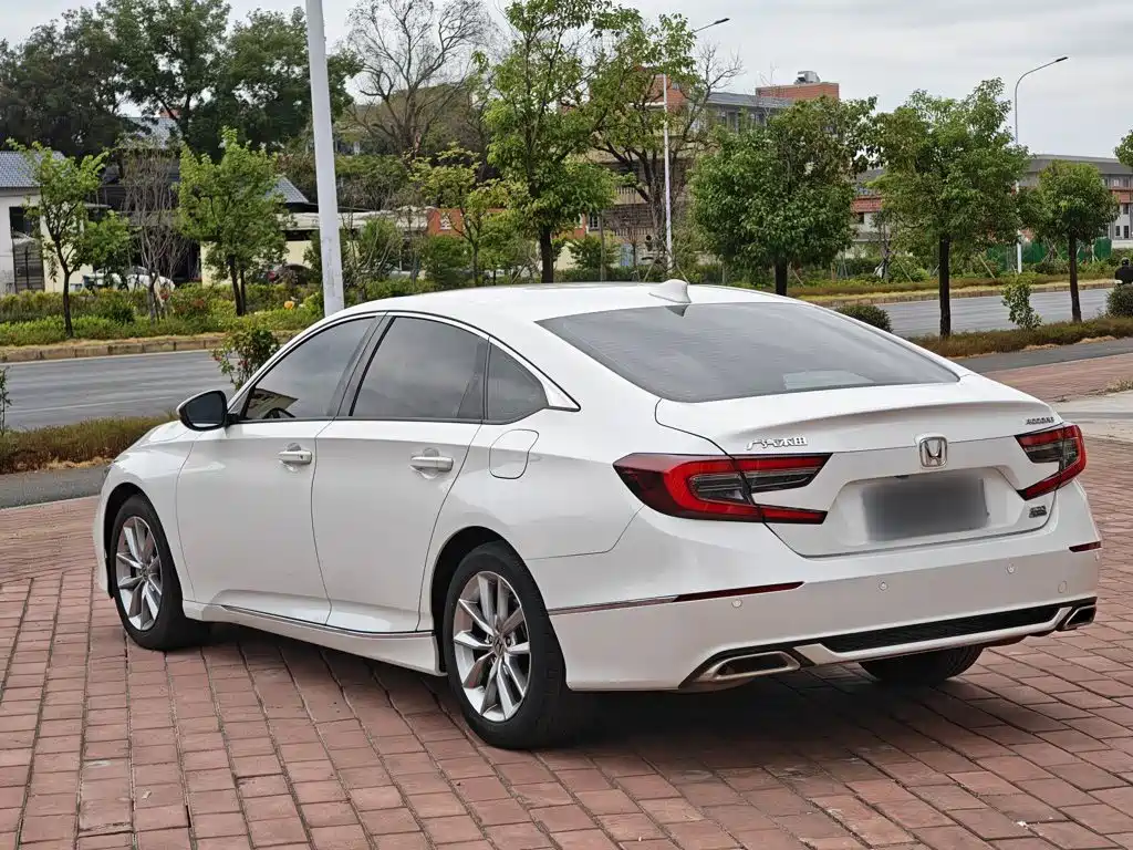 Honda Accord 2022 — фото 11