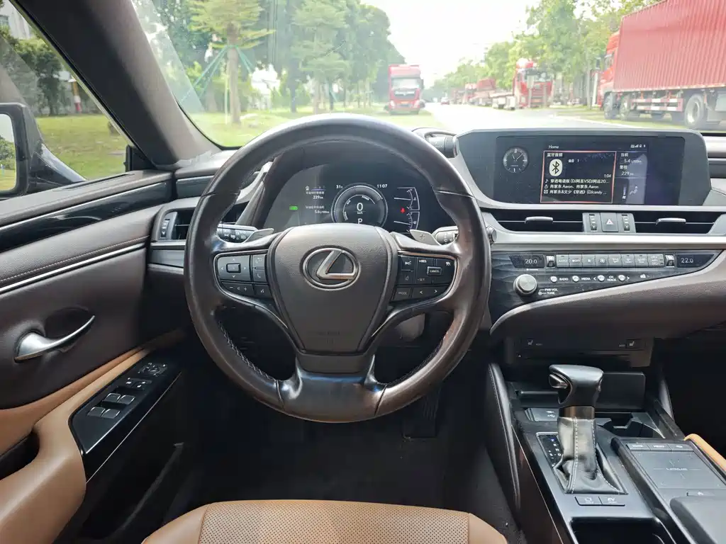 Lexus ES — миниатюра 17